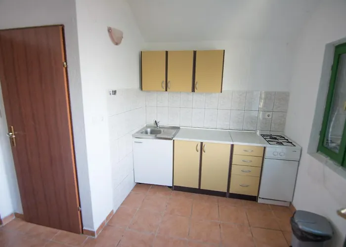 Secluded Fisherman's Cove Ladjin - Landjin, Pasman - 8500