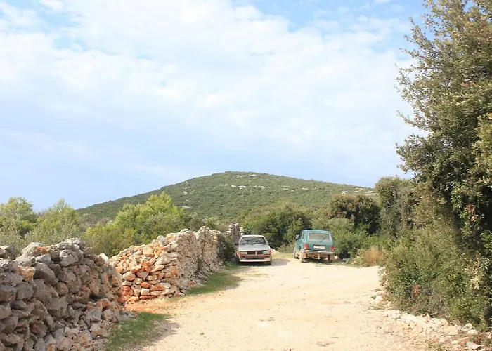 Secluded Fisherman's Cove Ladjin - Landjin, Pasman - 8500 *