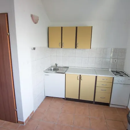 Secluded Fisherman's Cove Ladjin - Landjin, Pasman - 8500