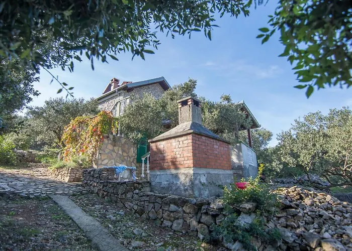 Vakantiehuis Secluded Fisherman's Cove Ladjin - Landjin, Pasman - 8500 *