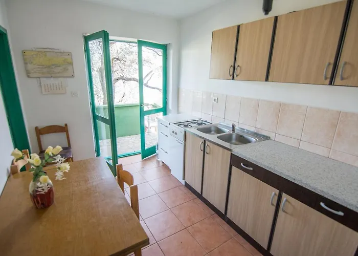 Secluded Fisherman's Cove Ladjin - Landjin, Pasman - 8500